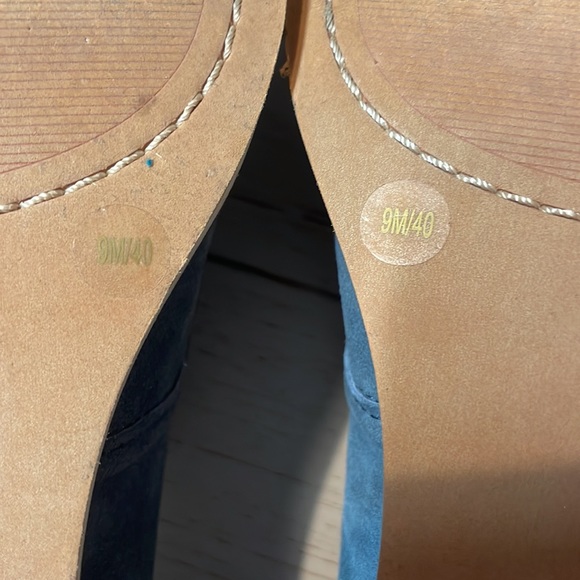 Vince Camuto women’s brush suede, dark gray loafers. Size 9. - Picture 8 of 8